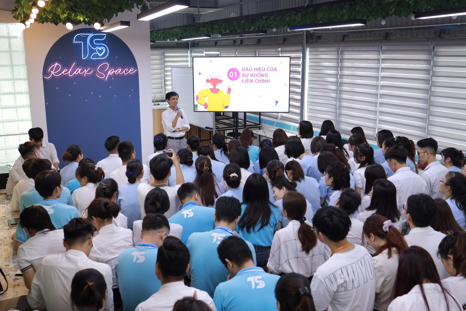 Alex Phuong leading a live training workshop for a full room of participants